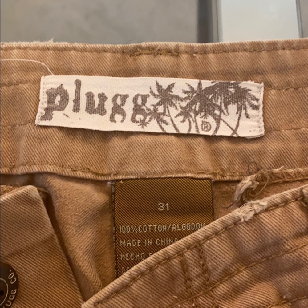 Men’s khaki shorts